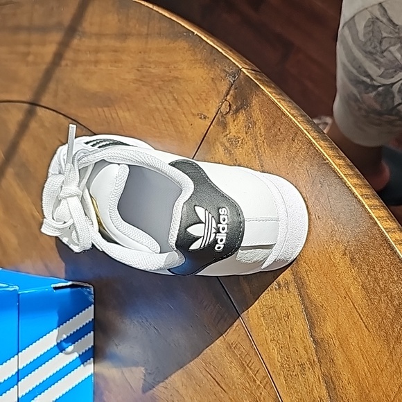 Shell Toe Adidas - Picture 7 of 8